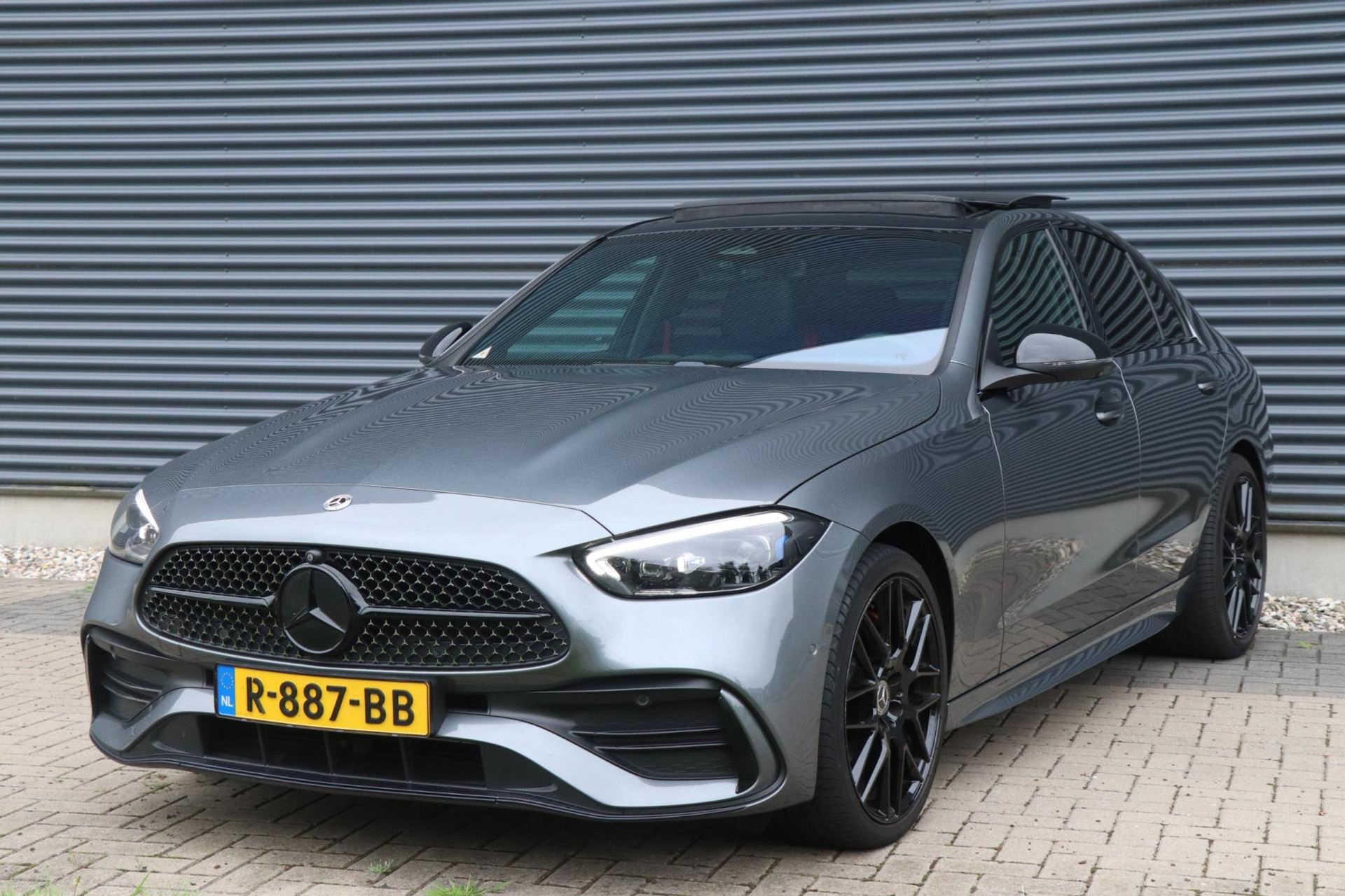 Mercedes-Benz C-Klasse 300 e AMG Line | PANO | 360 Camera | Full option! 46631902-0.jpg | Auto Kasva