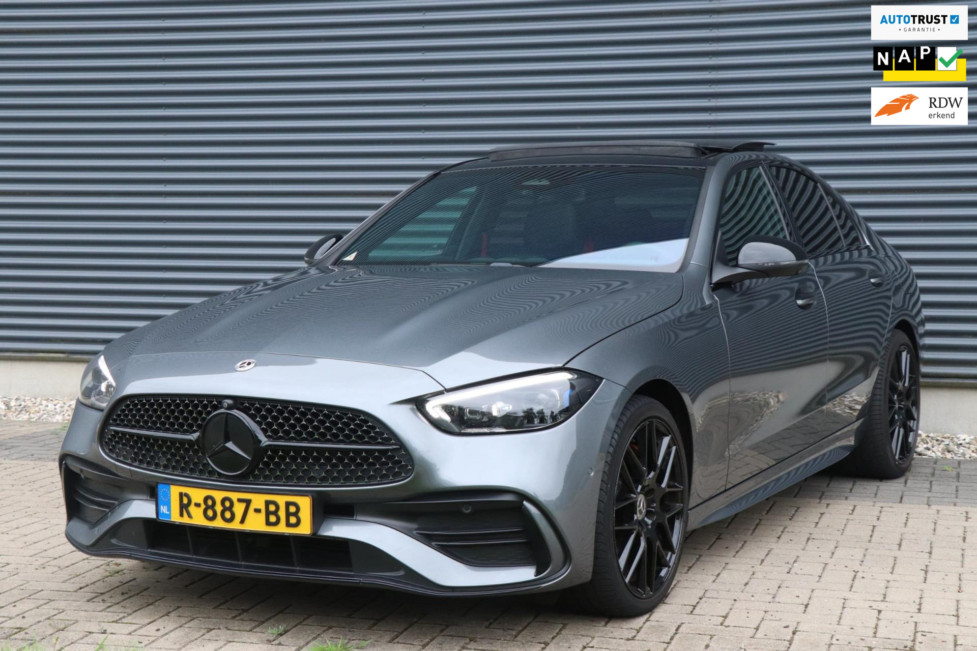 Mercedes-Benz C-Klasse 300 e AMG Line | PANO | 360 Camera | Full option! 46631902-0.jpg | Auto Kasva