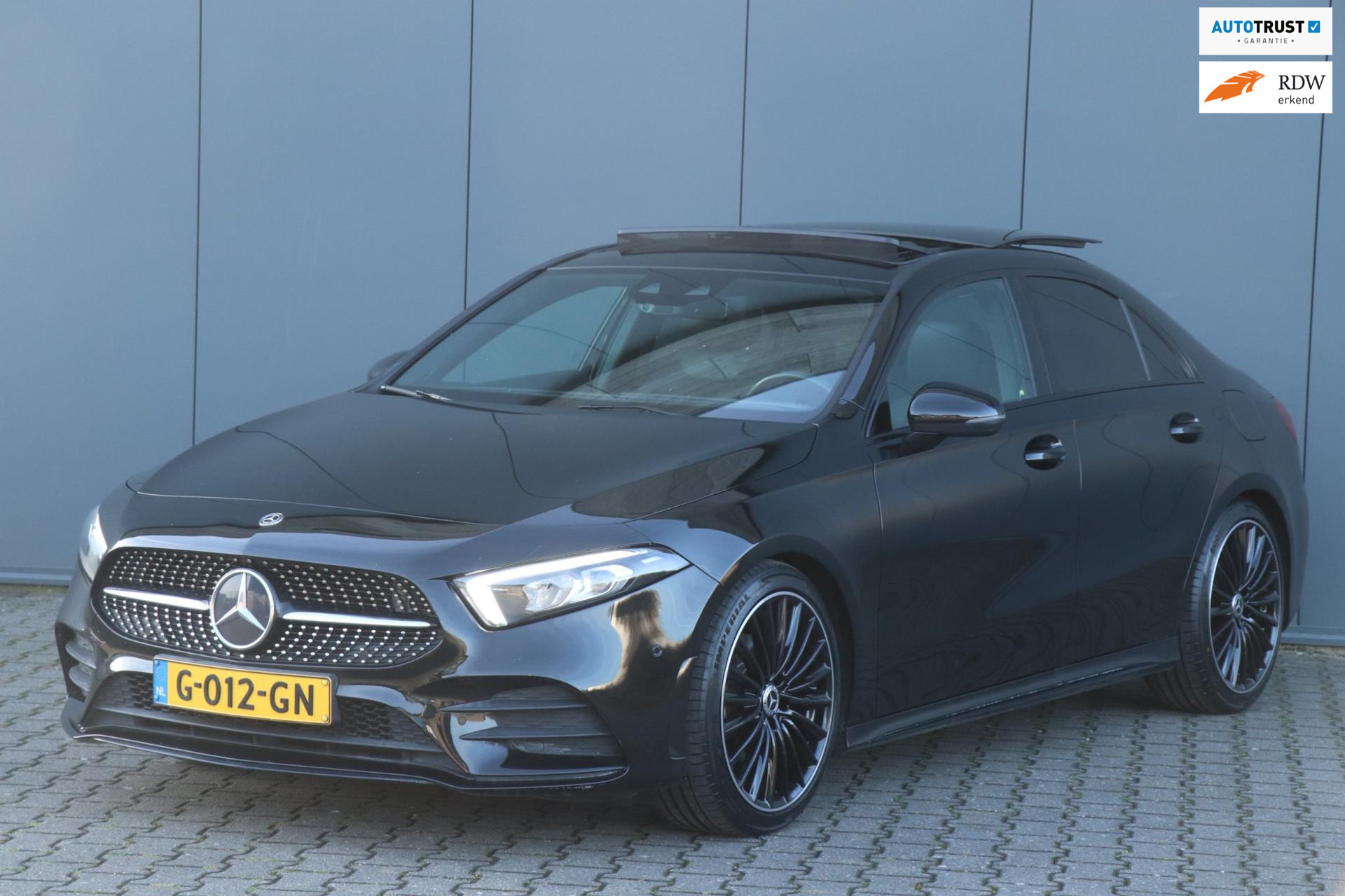 Mercedes-Benz A-Klasse 180 AMG | PANO | Sfeerverlichting | Camera | Nette auto! 50663861-0.jpg | Auto Kasva