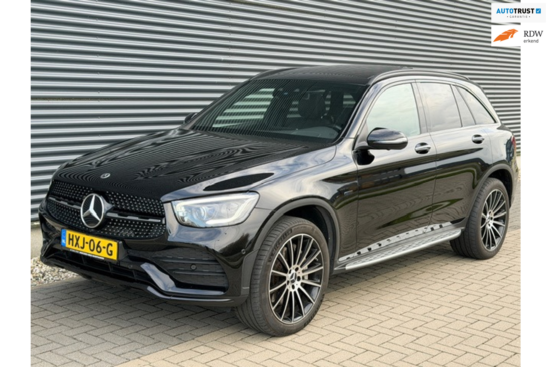 Mercedes-Benz GLC 300e | AMG / PANO / VOL! 51777908-0.jpg | Auto Kasva