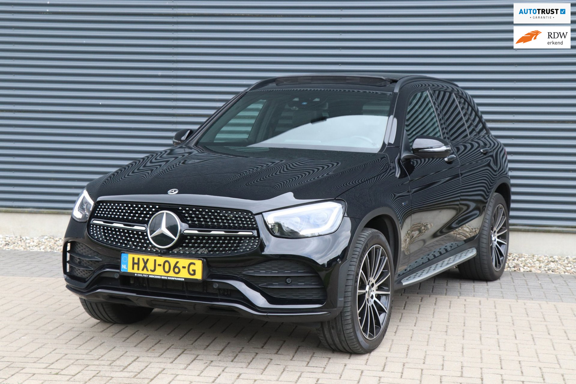 Mercedes-Benz GLC 300e | AMG / PANO / VOL! 51777908-0.jpg | Auto Kasva