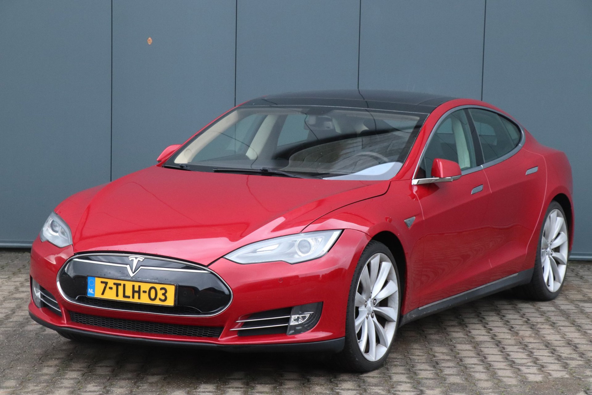 Tesla Model S 85 Base | SOH 90% / FREE SUPERCHARGE / GRATIS LADEN! 52071537-0.jpg | Auto Kasva