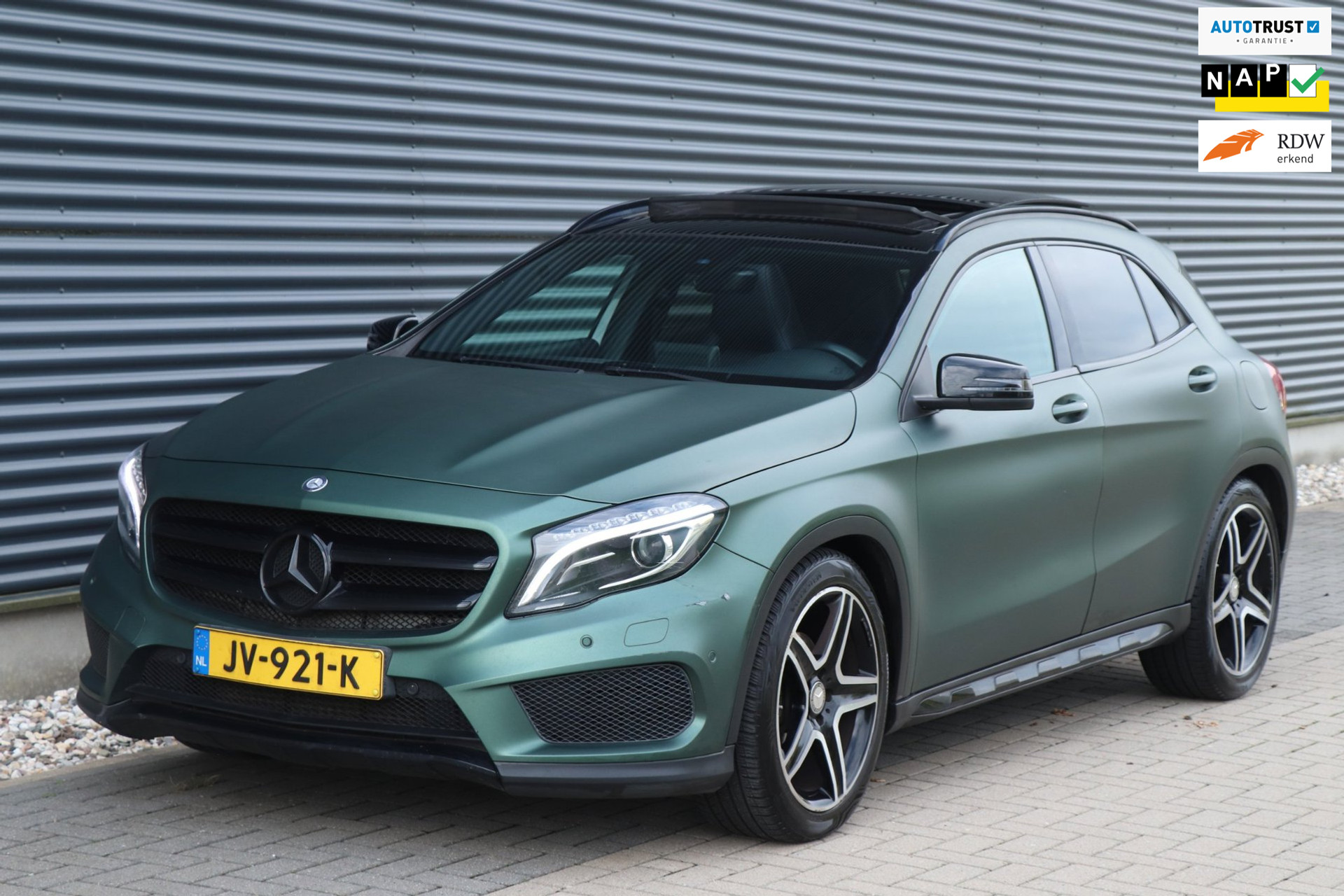 Mercedes-Benz GLA 180 Ambition | AMG | PANO | CAMERA 57526813-0.jpg | Auto Kasva